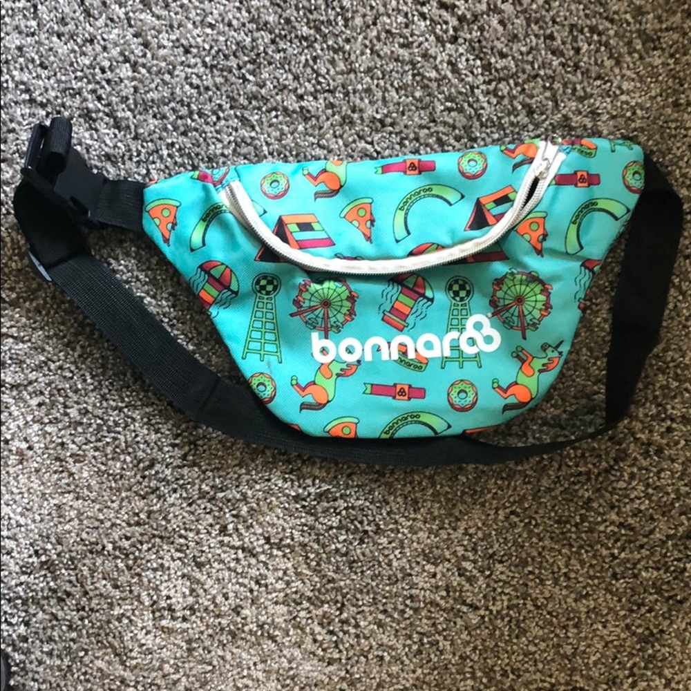 Like new bonnaroo Fanny pack